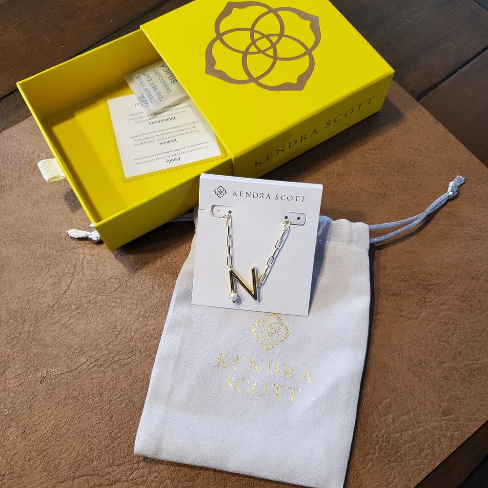 New Kendra Scott "N" Gold Initial Necklace Gift Pearl - Picture 3 of 4